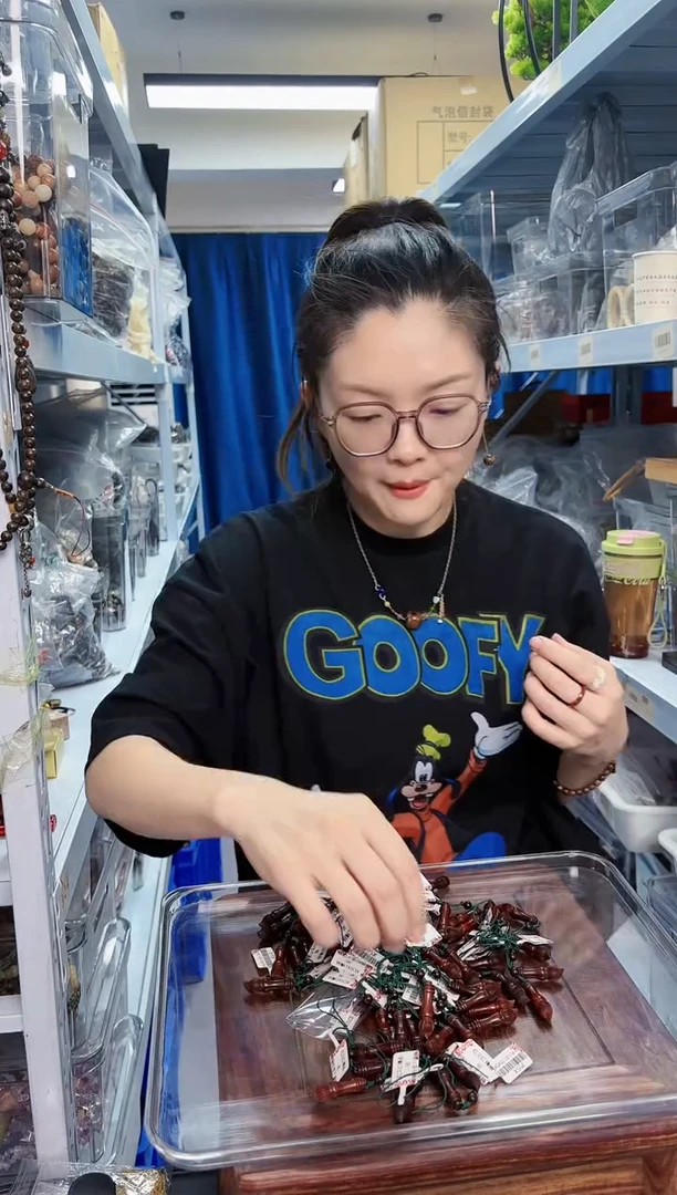 檀香紫檀（小叶紫檀）小毛笔挂件一个