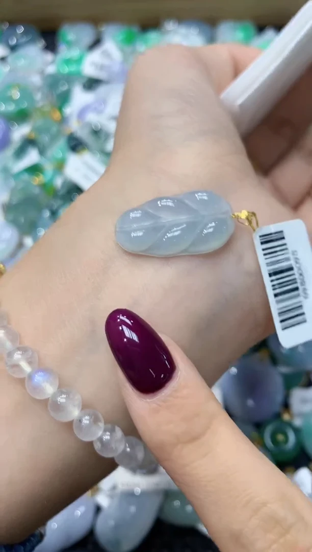 翡翠18K金镶嵌颈饰111111111111