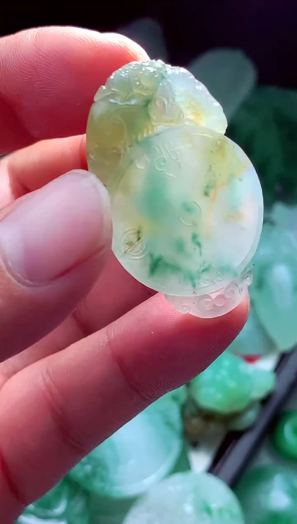 未镶嵌定制翡翠雨***?翡翠毛货定制