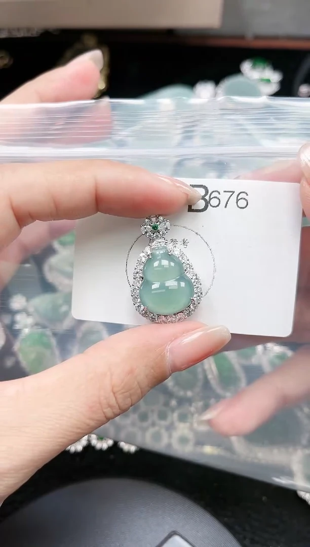 【闪购商品】翡翠颈饰未镶嵌678赠皮绳