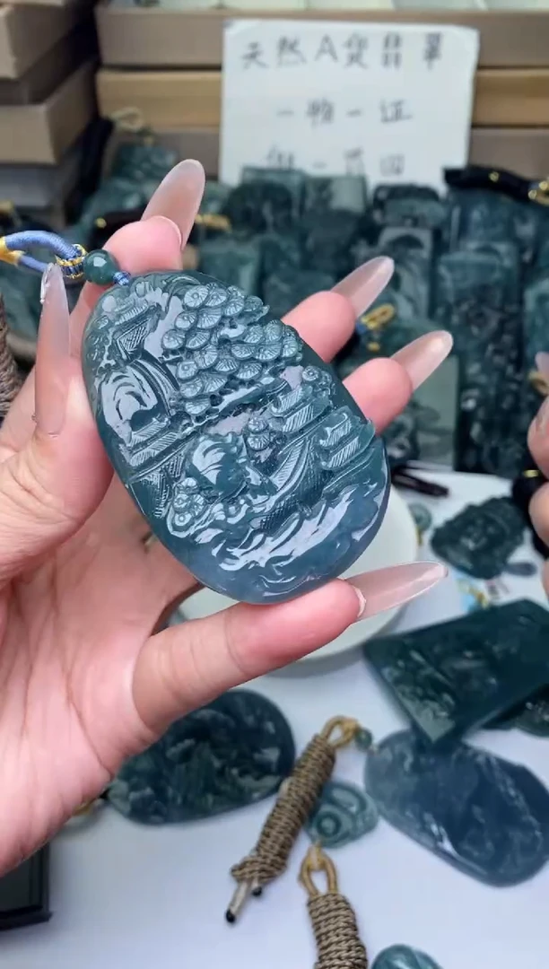 颈饰未镶嵌翡翠