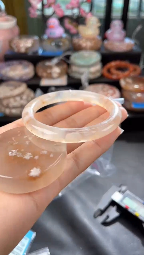 石英质玉手镯未镶嵌54