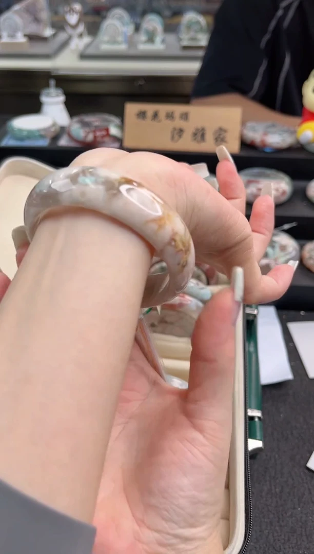 石英质玉手镯未镶嵌尘*丷圈口（赠品镯心）