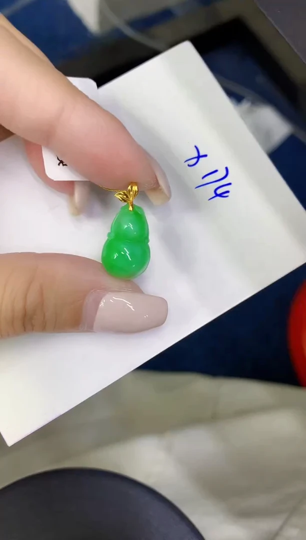 颈饰18K金镶嵌翡翠缅甸天然翡翠A货