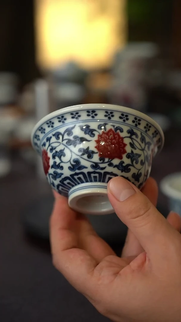 灵**已23号景德镇全手工手绘青花釉里红缠枝莲压手杯（大）