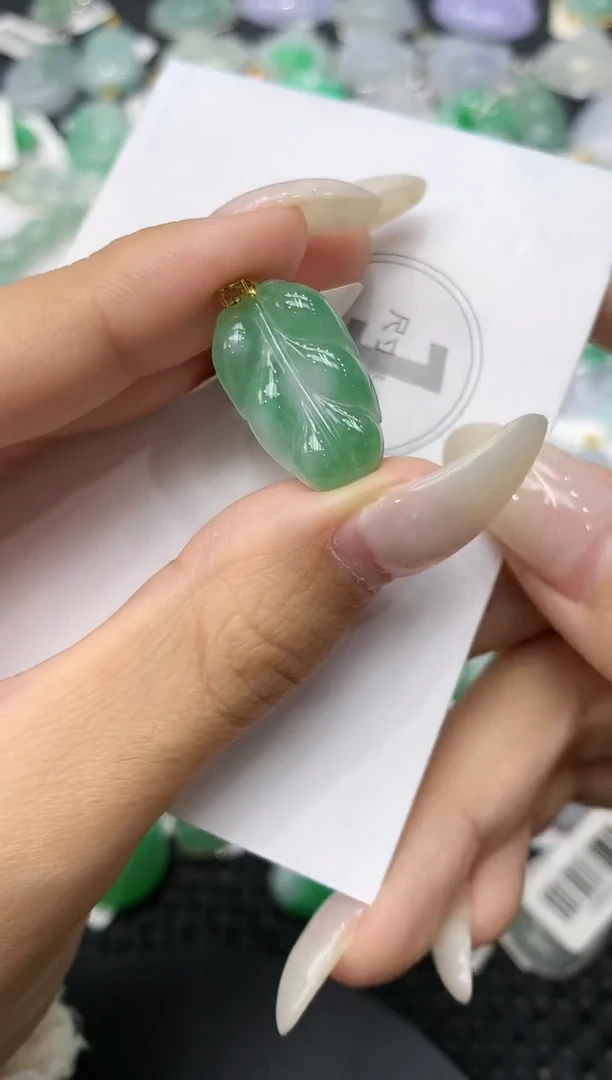 颈饰18K金镶嵌翡翠11111111111