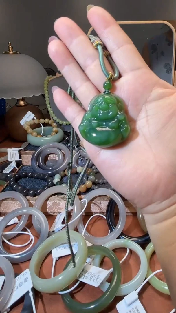 和田玉（碧玉）未镶嵌颈饰1