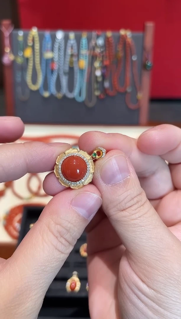 颈饰银S925镀金镶嵌南红玛瑙太阳花