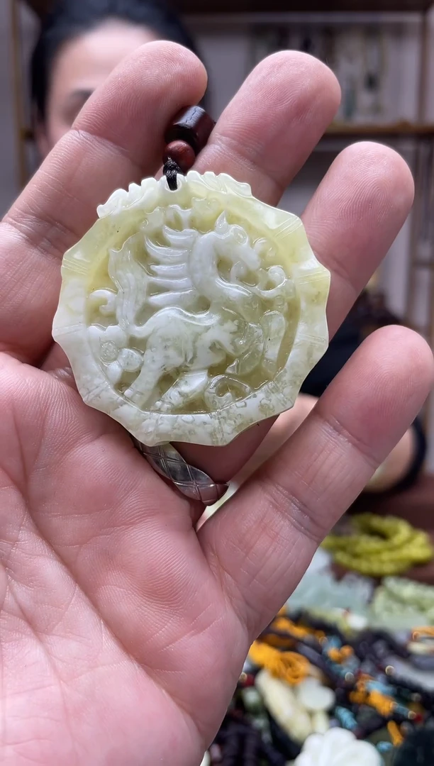 未镶嵌蛇纹石玉吊坠·