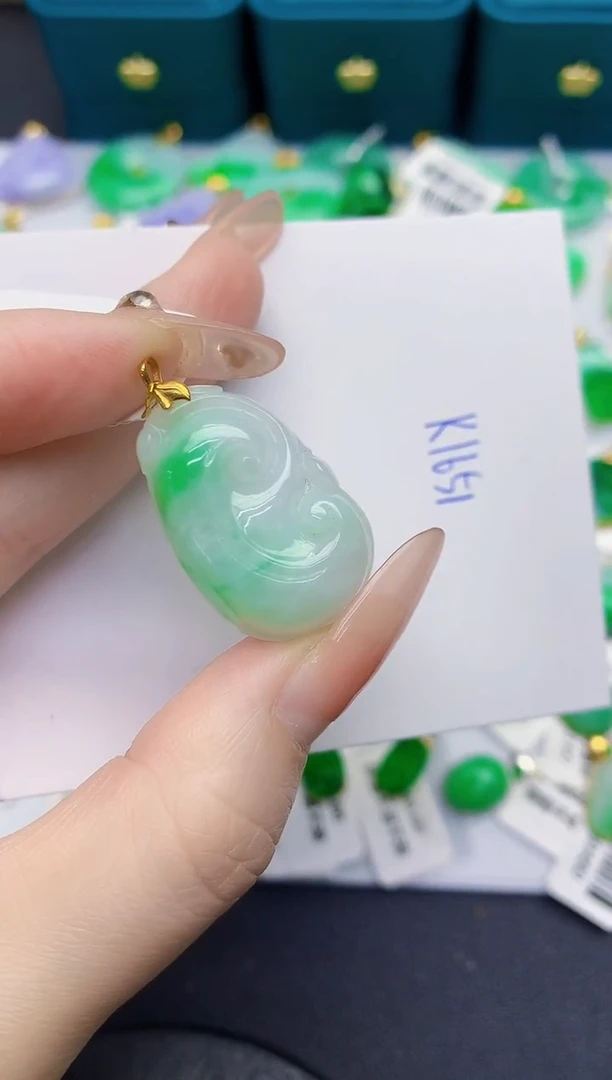 颈饰18K金镶嵌翡翠缅甸天然翡翠A货