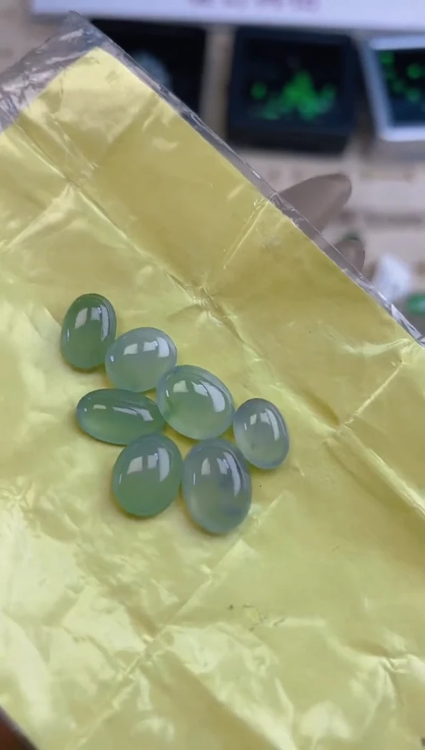 定制翡翠未镶嵌天然翡翠蛋面75