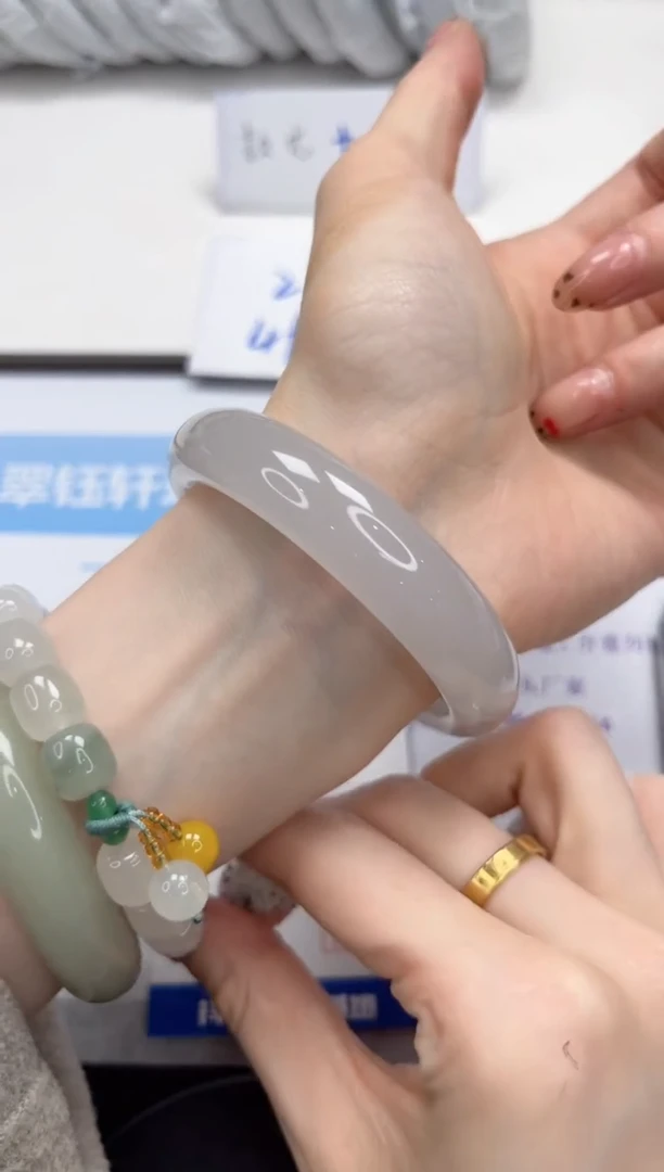 未镶嵌手镯石英质玉V299-57.6