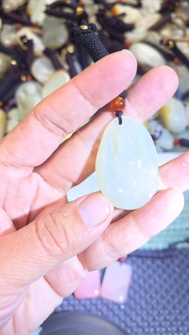 【闪购商品】和田玉颈饰未镶嵌多样性发货没有证书拍一发一有瑕