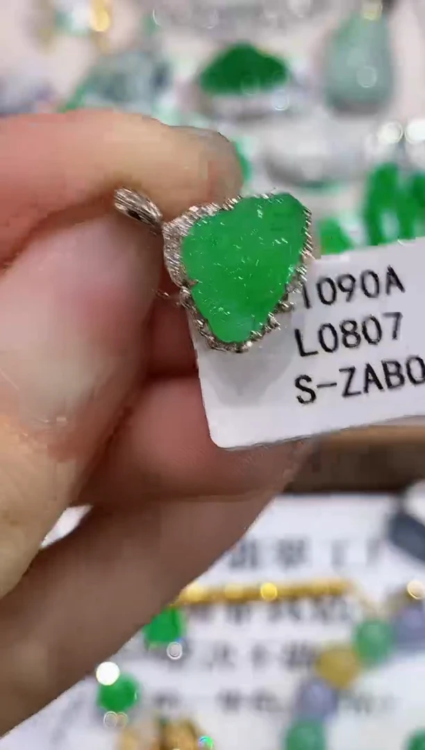 吊坠(不含链)18K金镶嵌翡翠L0807多样性发其一