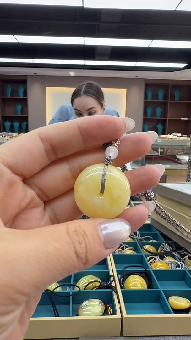 琥珀颈饰未镶嵌192秒拍号 假一罚三