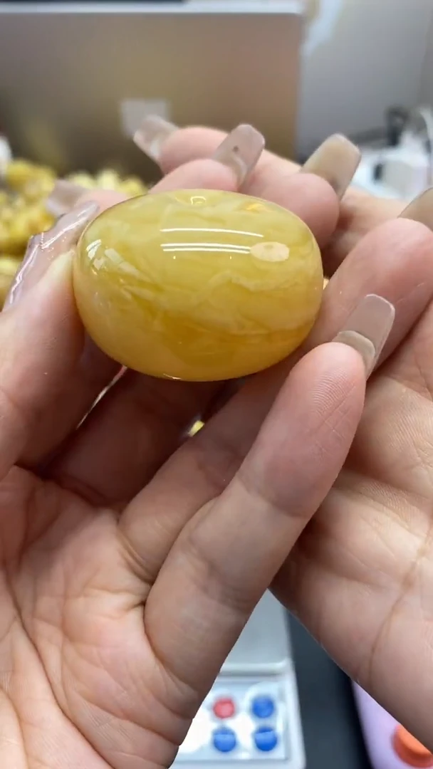 未镶嵌琥珀珠宝奇石979