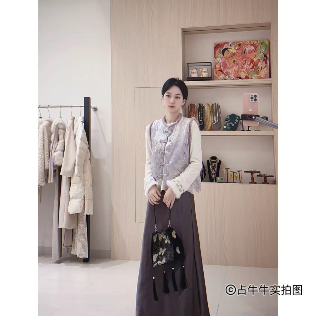 占牛牛I.NUNIU 紫气东来刺绣马甲重工打底衫套装