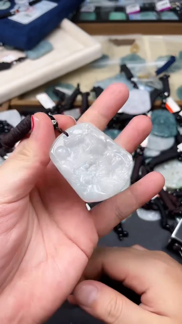 翡翠未镶嵌颈饰 天然翡翠 一物一图
