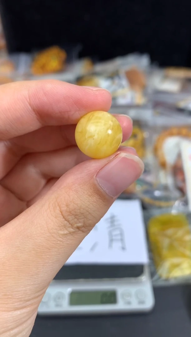 蜜蜡未镶嵌珠宝奇石80