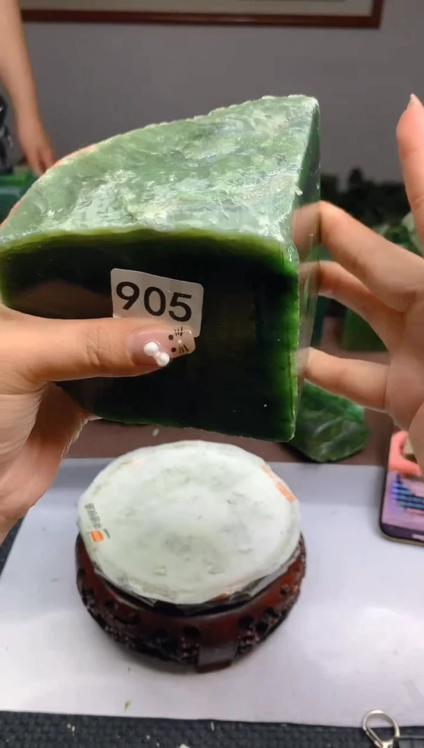 和田玉（碧玉）未镶嵌珠宝半成品905