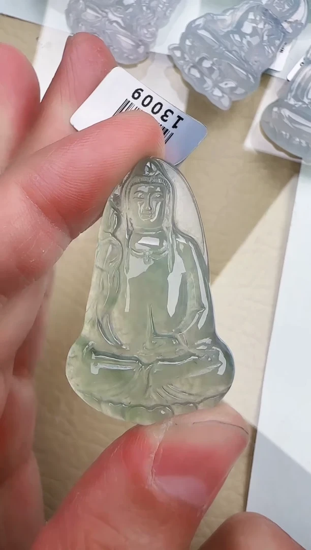 翡翠未镶嵌颈饰/缅甸天然翡翠A货