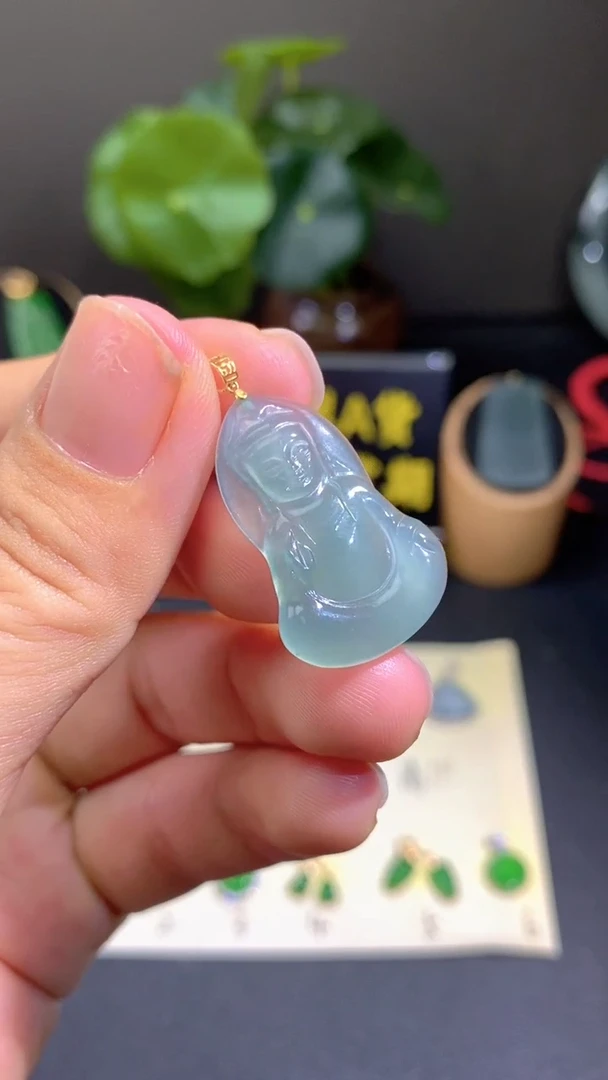翡翠18K金镶嵌颈饰翡翠A货