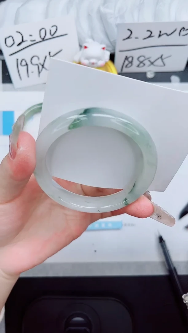 【闪购商品】石英质玉手镯未镶嵌232