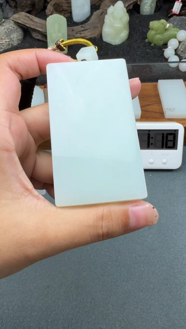 颈饰未镶嵌和田玉举**子1