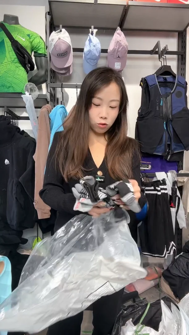 1492  编码 瑕疵款直播间过款为准 尺码