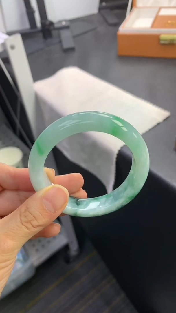 未镶嵌手镯翡翠退货需手镯吊牌标签完好