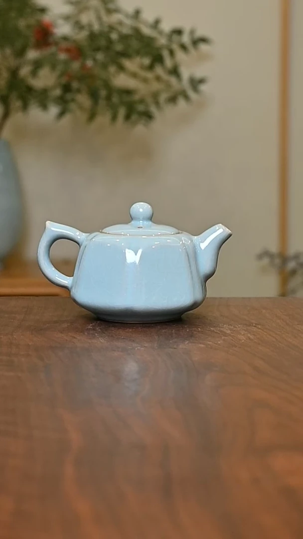 六合泰平壶 天青 微瑕 朱家汝窑款