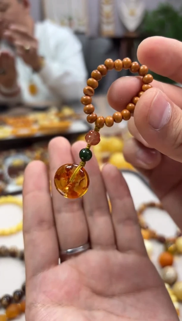 【闪购商品】琥珀裸石未镶嵌挂件