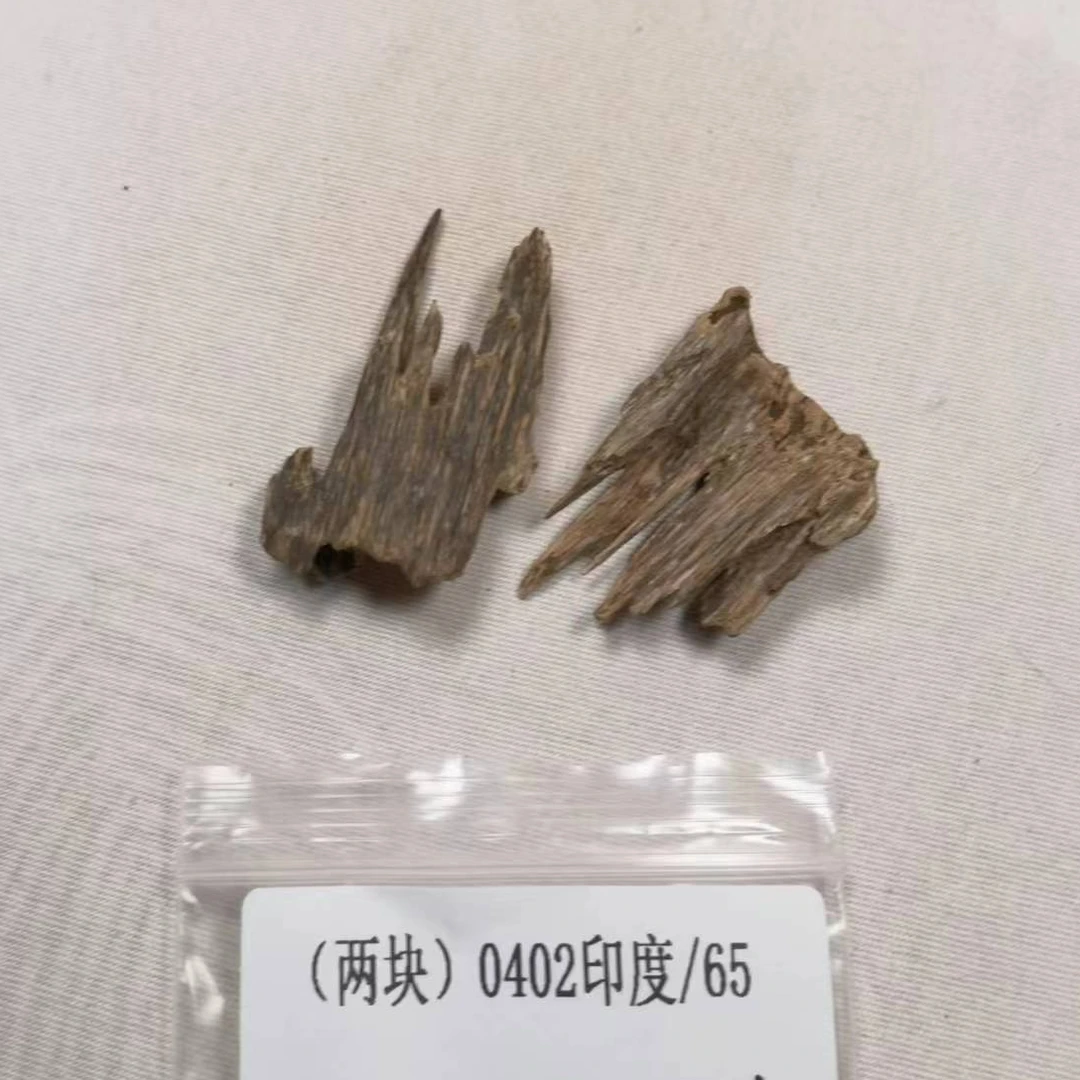 （两块）重约3.42克  0402印度/65（料） 天然木艺木雕