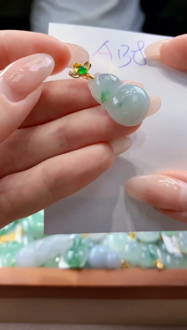 翡翠未镶嵌颈饰天然A货翡翠挂件