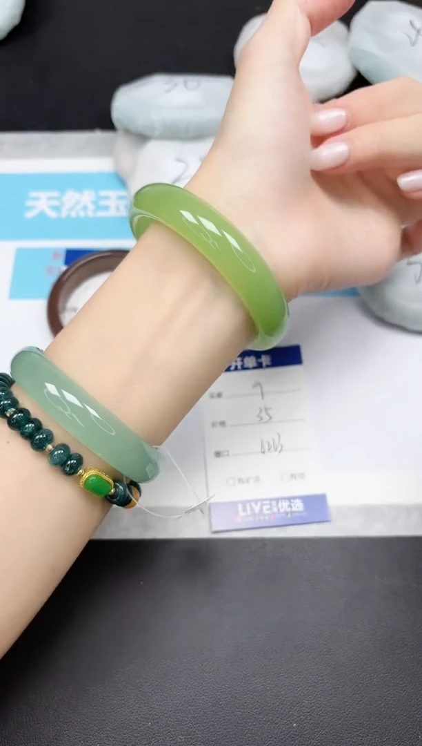 未镶嵌手镯石英质玉9-6263