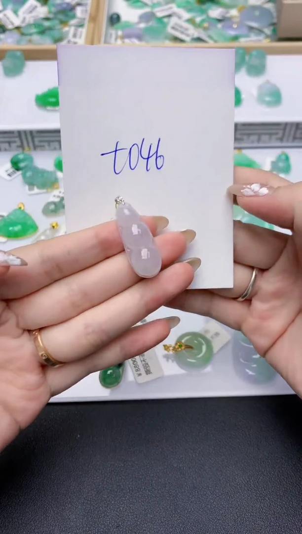 翡翠18K金镶嵌颈饰11111111