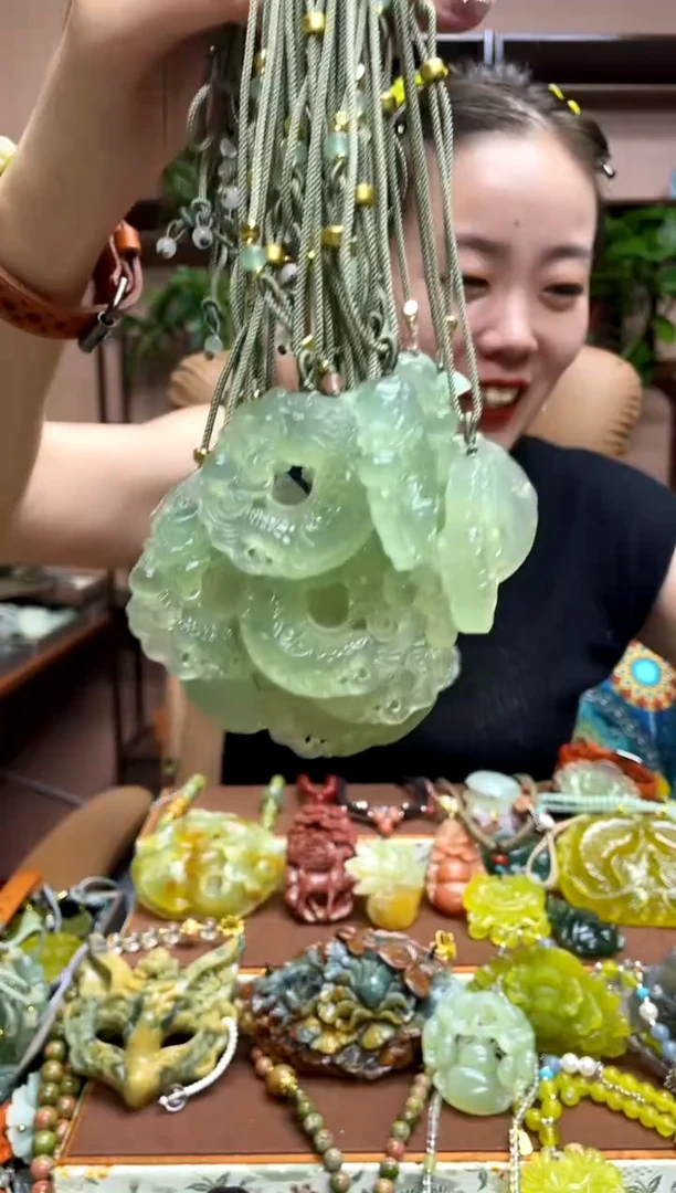 未镶嵌岫玉颈饰多样性发货发其中之一