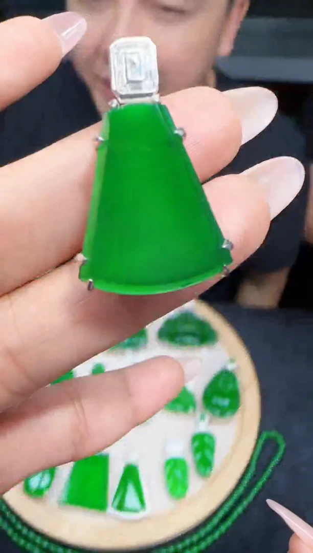 未镶嵌定制翡翠翡翠吊坠114