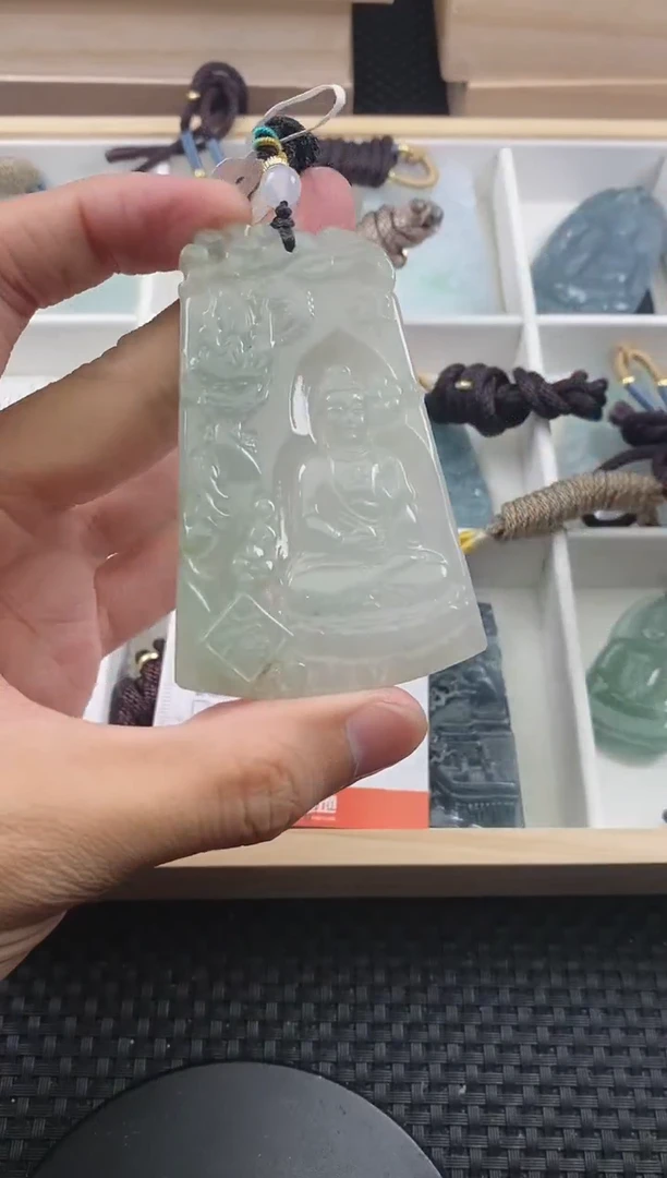 翡翠未镶嵌颈饰