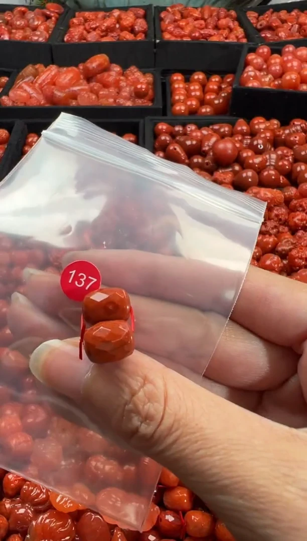 颈饰未镶嵌南红玛瑙1