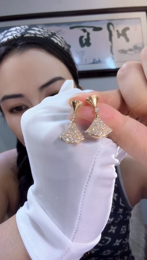 18K金镶嵌耳饰钻石耳饰