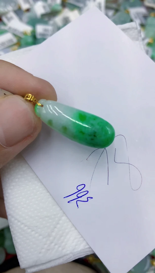 翡翠18K金镶嵌颈饰11111111111