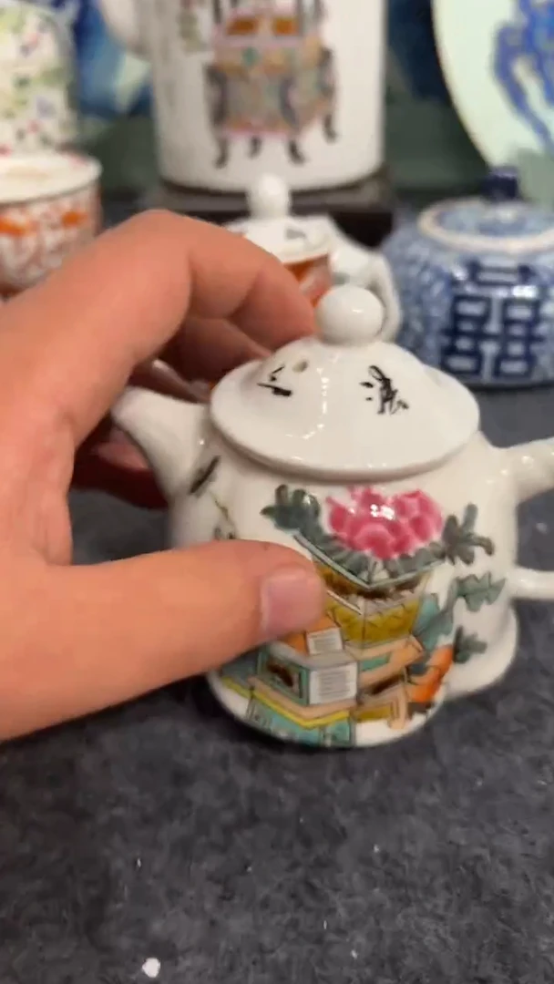 摆件瓷摆件瓷摆件博古瓜棱小壶