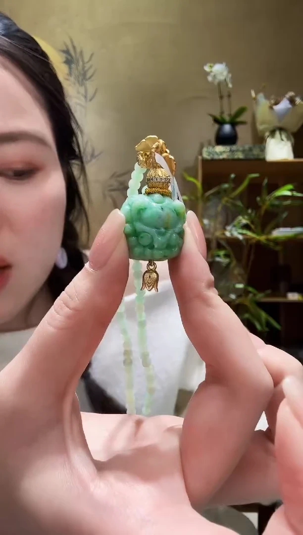 颈饰未镶嵌翡翠吊坠