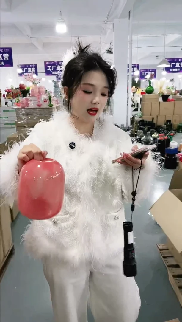 【闪购商品】无铅玻璃私花主义花瓶微瑕-VLJN