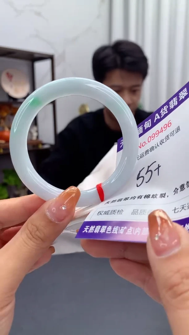 未镶嵌手镯翡翠有纹，完美者勿拍