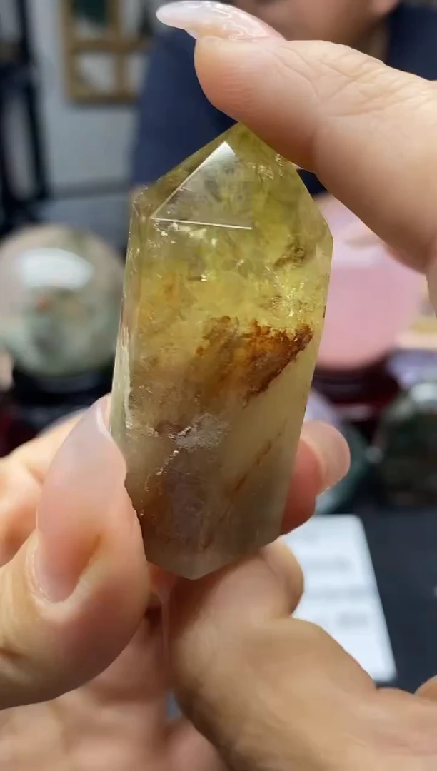 水晶珠宝半成品未镶嵌黄水晶柱