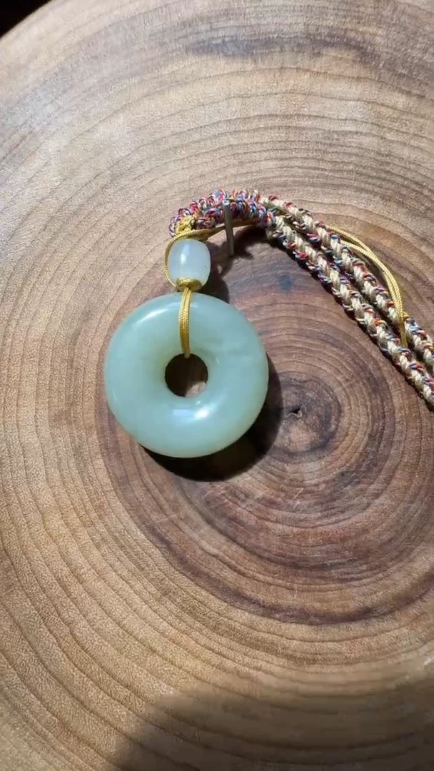 颈饰未镶嵌和田玉挂件32*