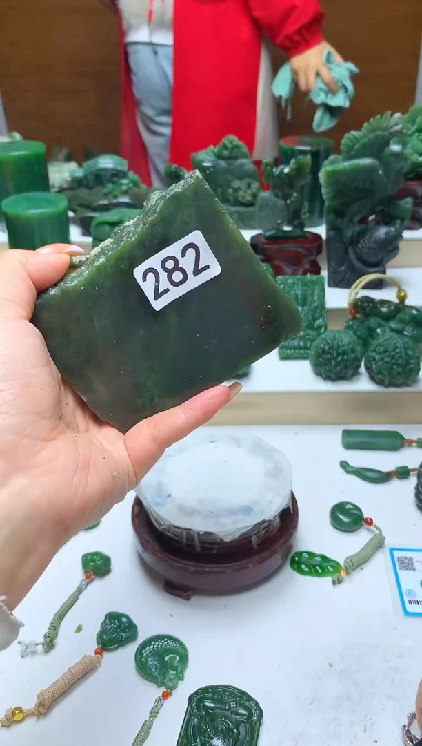 未镶嵌和田玉摆件1