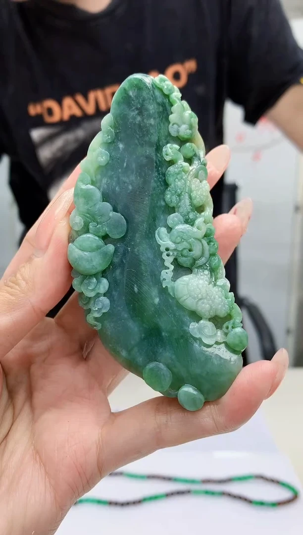 【闪购商品】定制翡翠未镶嵌4688MM-毛货挂件420赠珠链底座